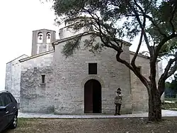 Extérieur de l’église romane de Portonovo.