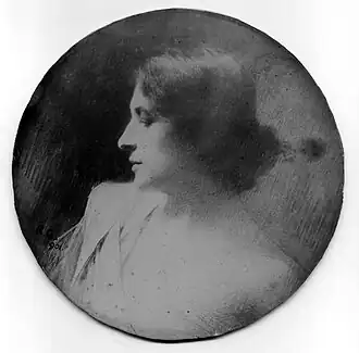 Portrait de l'actrice par René-Joseph Gilbert.