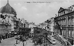 Un tram Place du Marché.