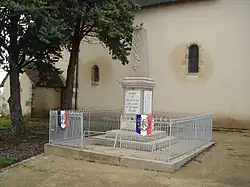 Le monument aux morts en 2012.