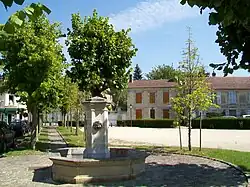 La place de Verdun et sa fontaine.