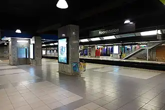 Au centre, les voies des trams 25 et 55.