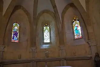 Les vitraux du chœur.