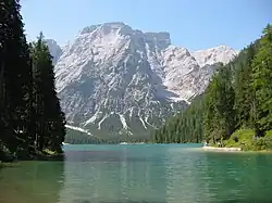 Le lac de Braies et la Croda del Becco.