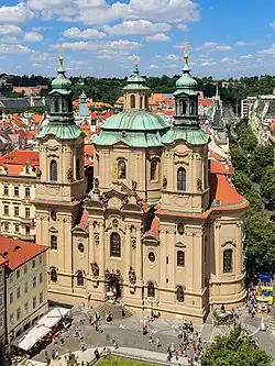 façade d'une église