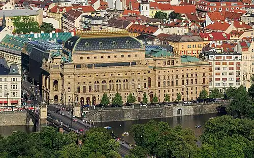 Le Théâtre national de Prague (République tchèque), construit de 1868 à 1881.