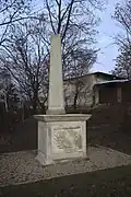 Monument obélisque en hommage à la comtesse Brigitte Canal-Malabail (1810)
