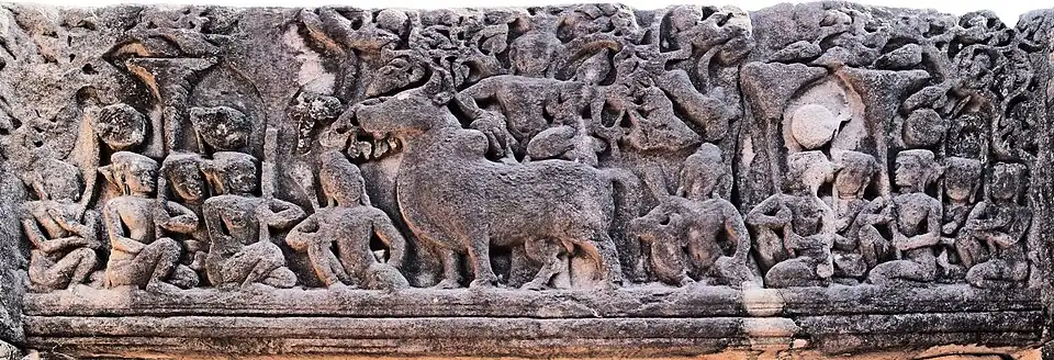 Linteau : Shiva sur le taureau Nandin, bibliothèque sud