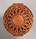 Extérieur d'un grain de chapelet, début du XVIe siècle. Dimension : 5,7 cm. Metropolitan Museum of Art, New York.