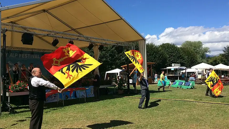 Lanceurs de drapeaux lors de la 11ème édition.