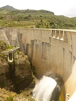 Même vue, avec l'évacuation principale (sur Lecrín) ouverte