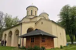 Vue de l'église Saint-Nicolas, avec le porche