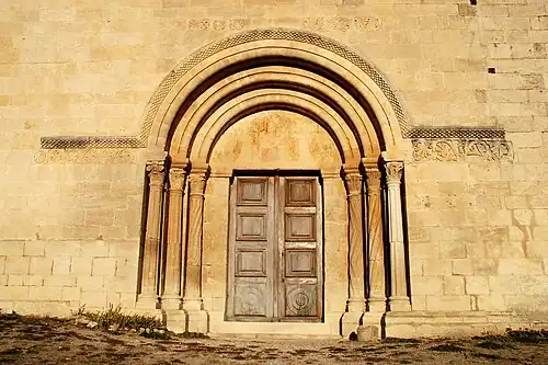 Le portail occidental.