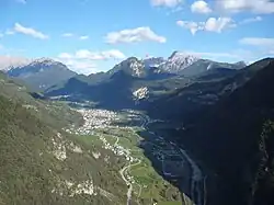 La vallée de Primiero vue du sud depuis l'église de San Silvestro.