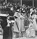 Spectateurs au Grand prix hippique de Paris, 1889.