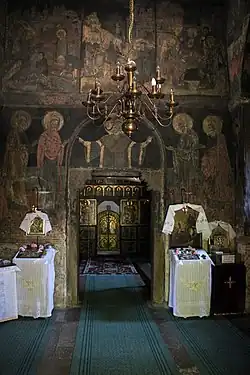 Fresques dans le narthex.