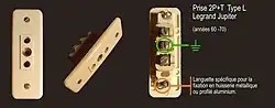 Prise de type L Legrand Jupiter pour pose en huisserie.