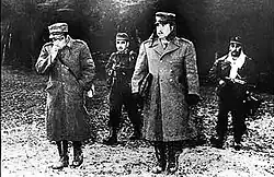 Le major chilien Miguel Torres (à droite) et le Carabinero Víctor Meza Durán (à gauche) faits prisonniers par les gendarmes argentins.