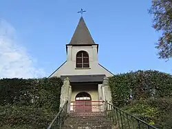 La façade de l'église.