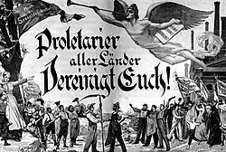 Groupe de gens se saluant, au centre un paysan serre la main à un ouvrier, une victoire avec une trompette est au-dessus d'eux.