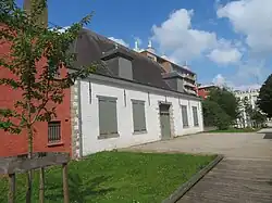 Bâtiment de l’étage de la porte de Roubaix côté ville