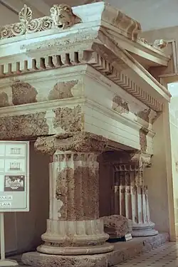 Propylée ionique, vers 280 av. J.-C.