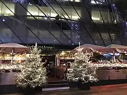 Entrée du Publicis Drugstore durant la période des fêtes (2014).