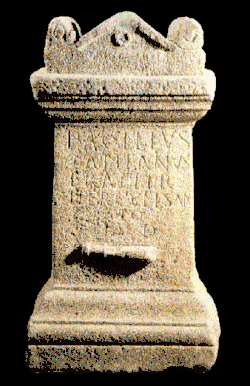 Autel votif dédié à Hercule.