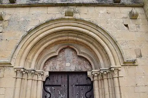 Le portail latéral.