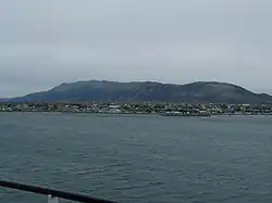 Vue de Puerto Natales depuis le seno Última Esperanza