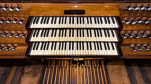 Clavier de l'orgue de tribune.