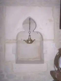 Lavabo du Manoir d'Amblie v. les XIIIe – XIVe&nbsp;siècles.