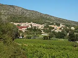 Puyloubier, sur le piémont sud-est de la Sainte-Victoire.