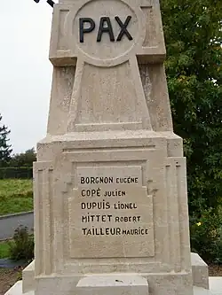 Le monument aux morts.