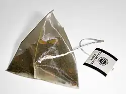 Sachet de thé pyramidal, vu d'en haut.