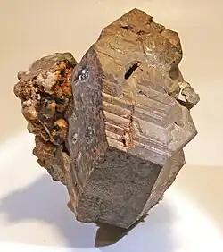Pyrrhotite – Mine de Santa Eulalia (Chihuahua) Mexique Monocristal biterminé (7,5x7 cm)