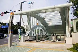 Bouche n°7 de la station, en 2016.