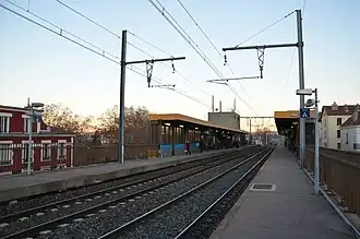 Vue sur les quais depuis la voie A
