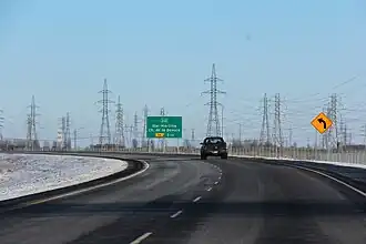 À l'approche de l'échangeur de l'autoroute 30 et de la route 205 à Beauharnois.