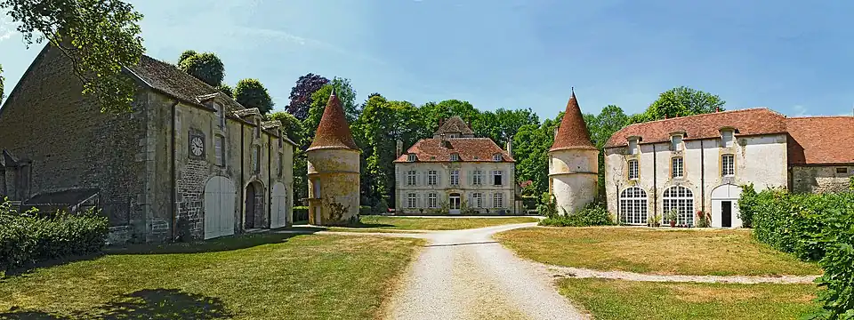 Château du XVIIIe&nbsp;siècle (tours rondes du XVIe&nbsp;siècle).