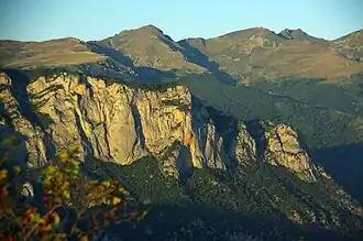 Coucher de soleil sur les falaises du Quié de Sinsat en rive droite de l'Ariège.