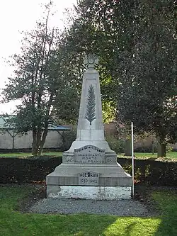 Le monument aux morts.