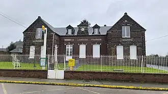 L'ancienne école des garçons, devenue agence postale communale.