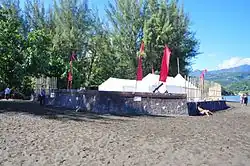 Réplique temporaire du fort érigé par James Cook en 1769.