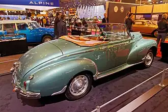 Cabriolet 1952 avec ses sabots d'ailes.