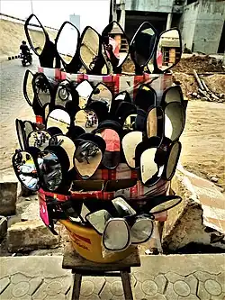 Rétroviseurs de moto en vente au Bénin.