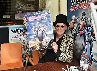 Brösel et un calendrier à l'effigie de Werner.