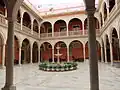 Cour intérieure.