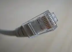 Connecteur RJ45 vu du bas.