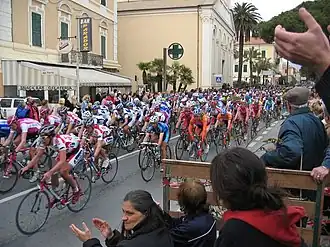 Milan-San Remo : Le peloton à Diano Marina en 2004